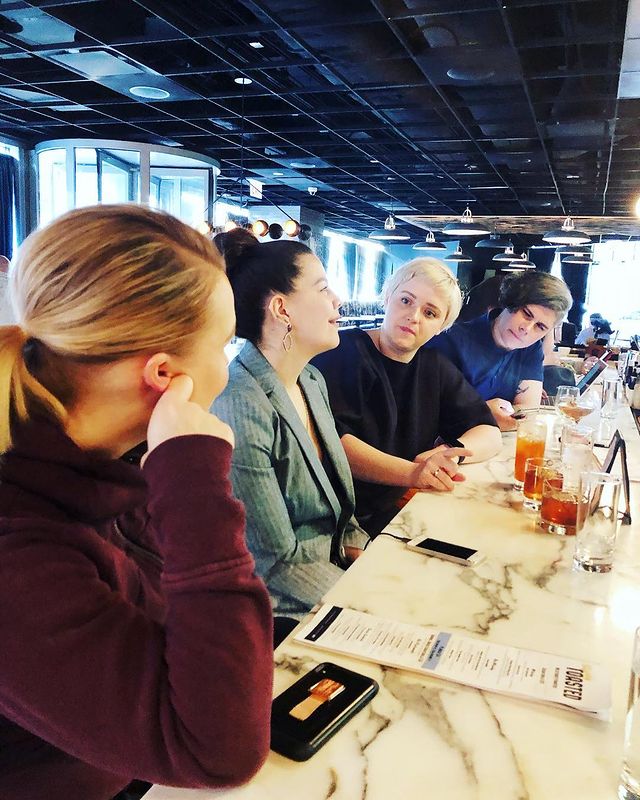 A client with a specialist in a hemp beverage consulting meeting.